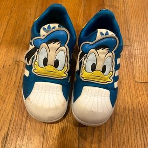 Adidas 13k boys Donald Duck shoes! One of a kind ‼️